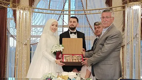 Kahveci ve Katıksız Ailelerinin Mutlu Günü