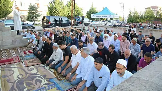 Bayram Namazı Battalgazi Namazgah'ta Kılındı
