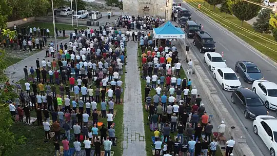 Bayram Namazı Battalgazi Namazgah'ta Kılındı