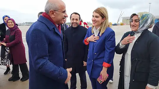AK Parti Büyükşehir Adayı Sami Er'in Tanıtım Toplantısında Salon Dahi Dolmadı