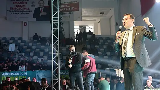 AK Parti Büyükşehir Adayı Sami Er'in Tanıtım Toplantısında Salon Dahi Dolmadı