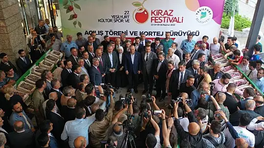 Bakan Çavuşoğlu,' Kiraz Festivali Hayırlı Uğurlu Olsun'