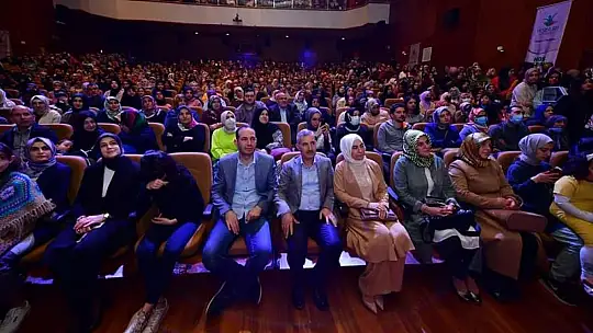 Araştırmacı-Yazar Saliha Erdim'in Konferansına Yoğun İlgi