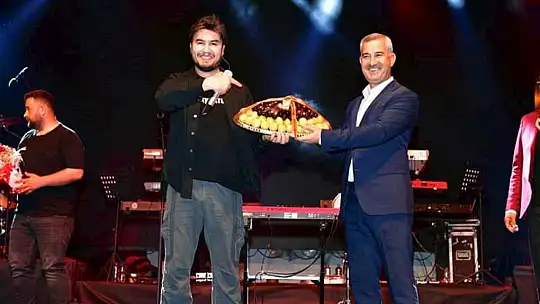 Mustafa Ceceli Coştu Coşturdu