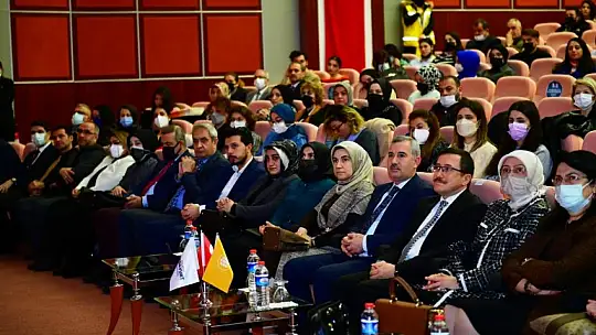 Yeşilyurt Belediyesi İle İnönü Üniversitesi Tarafından Yerel Yönetimler ve Kadın Çalıştayı