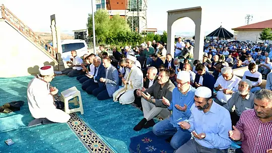 Yeşilyurt Gedik Namazgâh'ta Bayram Namazına Yoğun İlgi