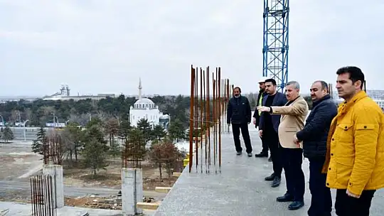 Başkan Çınar Yeni Belediye Hizmet Binasını İnceledi