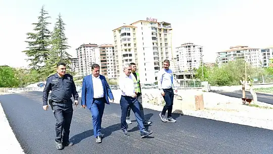 Yeşilyurt Belediye Ekipleri, Mahalle Yollarını Baştan Aşağıya Yeniliyor