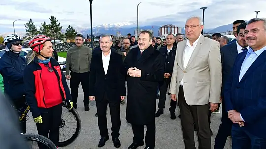 Eski Bakan Prof.Dr.Veysel Eroğlu'dan Beylerderesi Şehir Parkına Övgü!