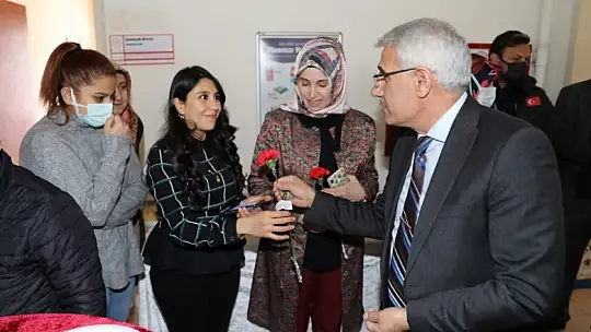 Başkan Güder'den Sağlık Çalışanlarına Anlamlı Ziyaret