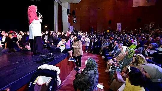 Araştırmacı-Yazar Saliha Erdim'in Konferansına Yoğun İlgi