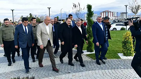 Eski Bakan Prof.Dr.Veysel Eroğlu'dan Beylerderesi Şehir Parkına Övgü!
