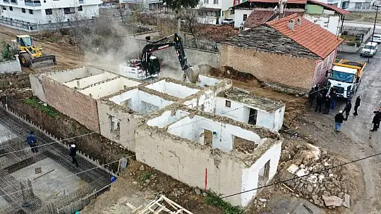 İlyas Mahallesindeki Metruk Evin Yıkımı gerçekleştirildi