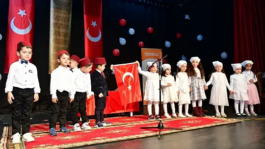 'Minik Yüreklerde Akif, Dillerde Hürriyet'