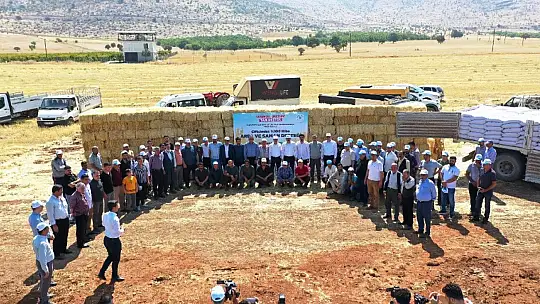 'Depremzede Çiftçimizin Yaralarını El Birliğiyle Sarıyoruz'