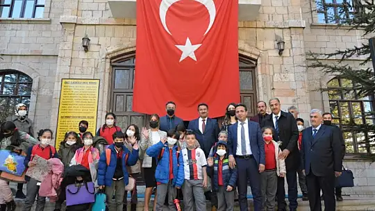 MEB'den' On Bin Okul Projesi' Bilgilendirme Toplantısı