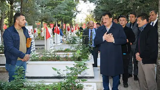 Başkan Gürkan'dan Şehitlik'e Ziyaret
