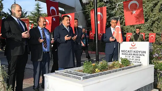 Başkan Gürkan'dan Şehitlik'e Ziyaret