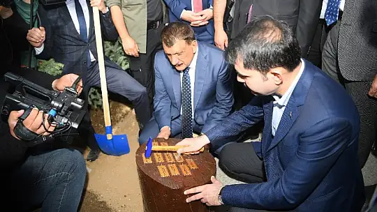 100. Yıl Kent Parkı Temel Atma ve İlk Fidanı Toprakla Buluştu