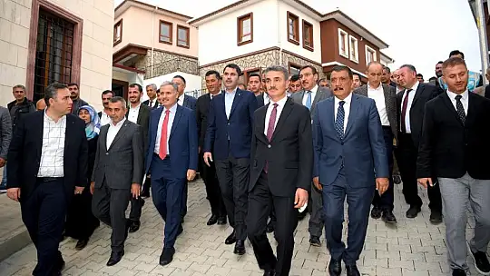 Bakan Kurum Doğanyol'da Büyükşehir İftarına Katıldı