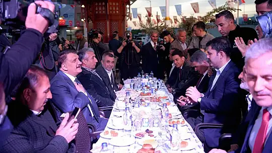 Bakan Kurum Doğanyol'da Büyükşehir İftarına Katıldı
