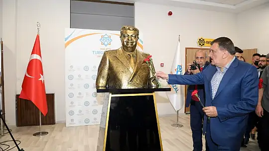 MTÜ'de Özal'ı Anma Töreni Düzenlendi