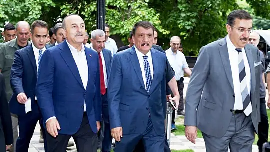 Bakan Çavuşoğlu, Kent Müzesi ve Arslantepe Höyüğü'nü Gezdi
