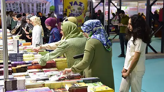 9.Malatya Anadolu Kitap ve Kültür Fuarı'na Kitapseverlerin İlgisi Yoğun