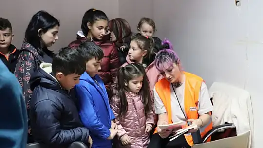 Deprem Bölgesindeki Yetimlerin Bayram Harçlığı Unutulmadı