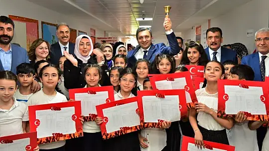 Öğrencilerin Karne Sevinci