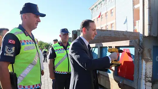 Jandarma'dan Traktör Sürücülerine Reflektör Uyarısı