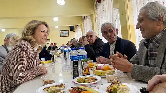 Vali Hulusi Şahin'in Eşi Ebru Şahin'den Huzurevi'ne Ziyaret