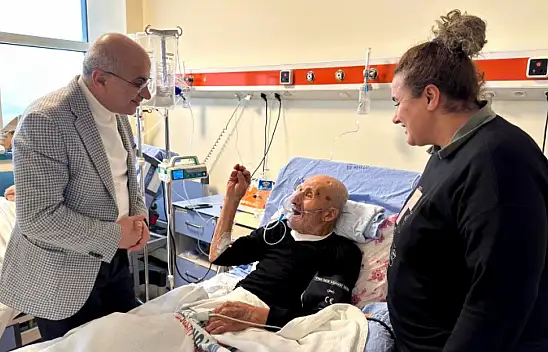 Başkan Er'den Turgut Özal Tıp Merkezi'nde Hasta Ziyareti