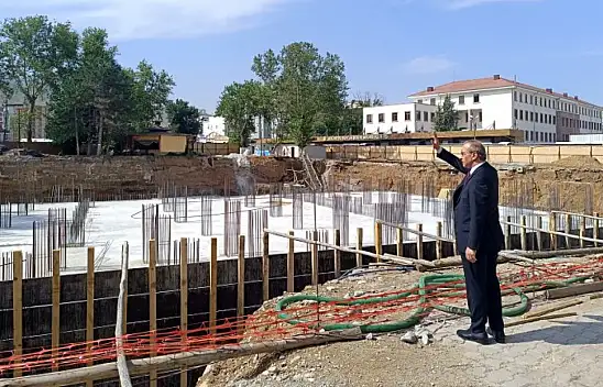 Bir Validen Fazlası: Halkıyla İç İçe Şehriyle Omuz Omuza