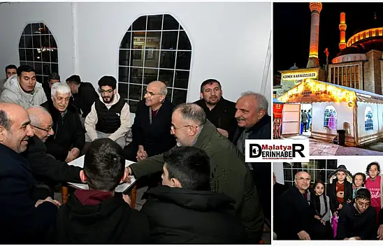 Çayhane'de Teravih Sonrası Çaylar Eşliğinde Tatlı Muhabbet