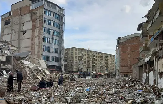 Deprem Bölgesinde Mücbir Sebep Hali Uzatıldı, Ancak Binlerce Mükellef Mağduriyet Yaşıyor