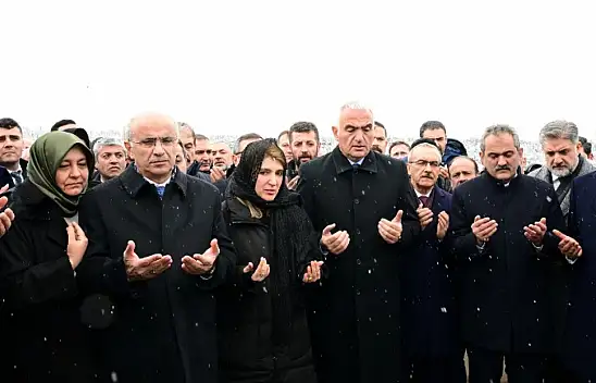 Deprem Şehitliği Anıtı'nda Duygusal Tören