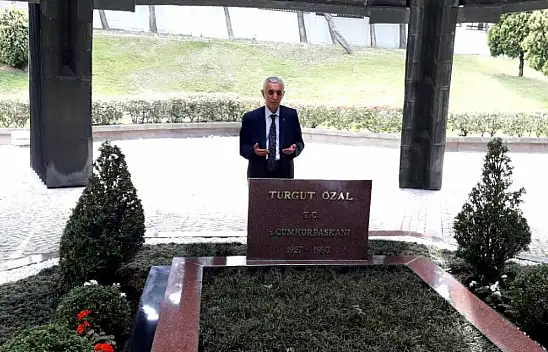 Evren: 8. Cumhurbaşkanı Hemşerimiz Özal'ı Rahmet ve Minnetle Anıyoruz