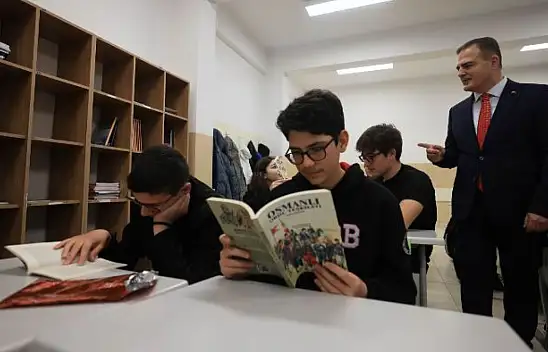 Öğrencilere Yeni Dönemin İlk Dersi Vali Dr. İdris Akbıyık'tan