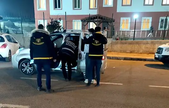 Okul ve Yurt Çevrelerinde Polisten Sıkı Denetim