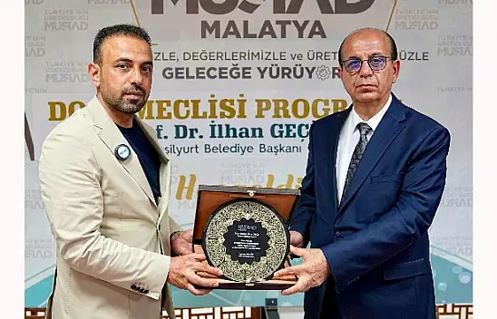 Prof. Dr. İlhan Geçit'e Teşekkür Plaketi