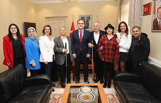 Türkiye Beyazay Derneği Genel Merkez Yöneticilerinden Vali Dr. İdris Akbıyık''a Ziyaret