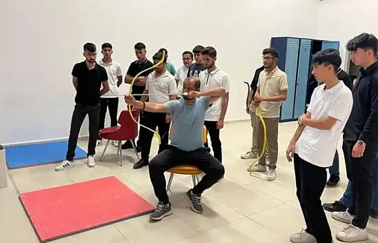 Ülkü Ocakları'ndan Gençlere Geleneksel Türk Okçuluğu Eğitimi