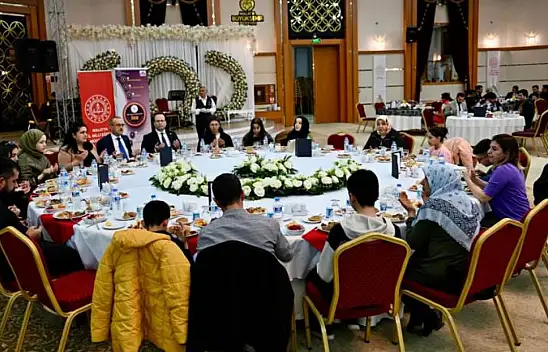 Vali Yavuz' Devlet Olarak Görevimiz Her Bir Evladımızın Elinden Sımsıkı Tutmak'