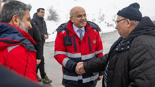 Büyükşehir Belediyesi Ekipleri  Karla Mücadelede 7/24 Sahada