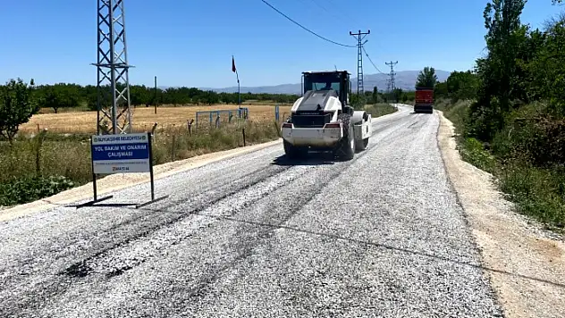 Büyükşehir Belediyesi İlçelerdeki Yolları Yeniliyor