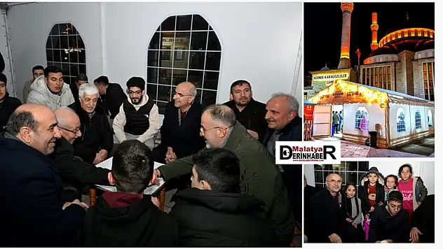 Çayhane'de Teravih Sonrası Çaylar Eşliğinde Tatlı Muhabbet