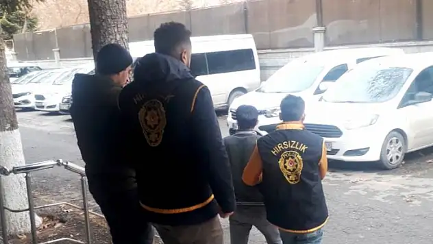 Hırsızlar Polisten Kaçamadı