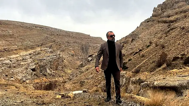 İhsan Akın' Ey Başkalarının Yaptığıyla Övünen Kofikler '