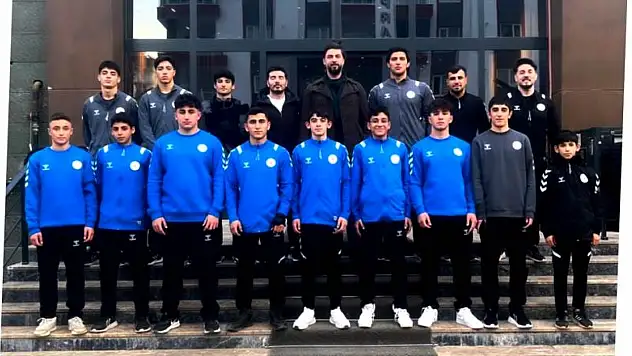 İlker Çarkçı ve Takımı Tarih Peşinde